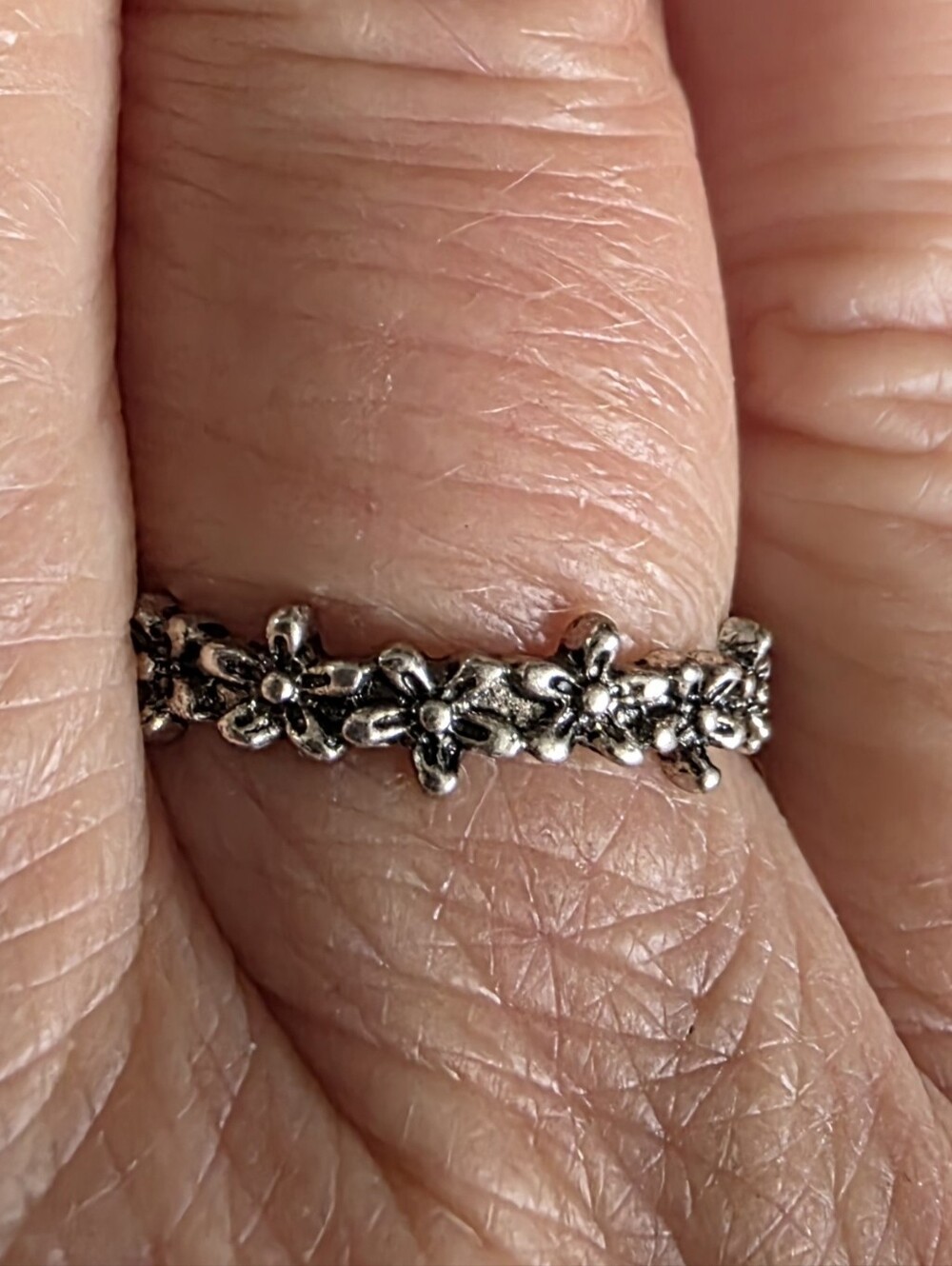 Vintage Style Antique Silver Floral Band Ring | Boho Floral Eternity Daisy Stack